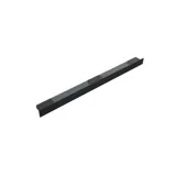 Stilfull badrumsinspiration med beige tvättställsskåp med innerskiva, överskåp, öppen hylla, ovalt spegel med belysning, matchande pendellampor, hylla under spegeln och vägghängd toalett. Väggar med ljusa, avlånga kakelplattor