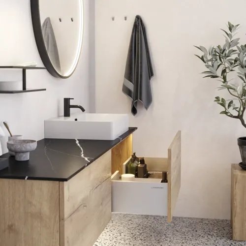 Stor urban badrumsinspiration med möbler i naturlig ek, stenbänkskiva med fyrkantig vask, runt spegel med svart kant, naturfärger och terrakottagolv ger en industriell och modern känsla